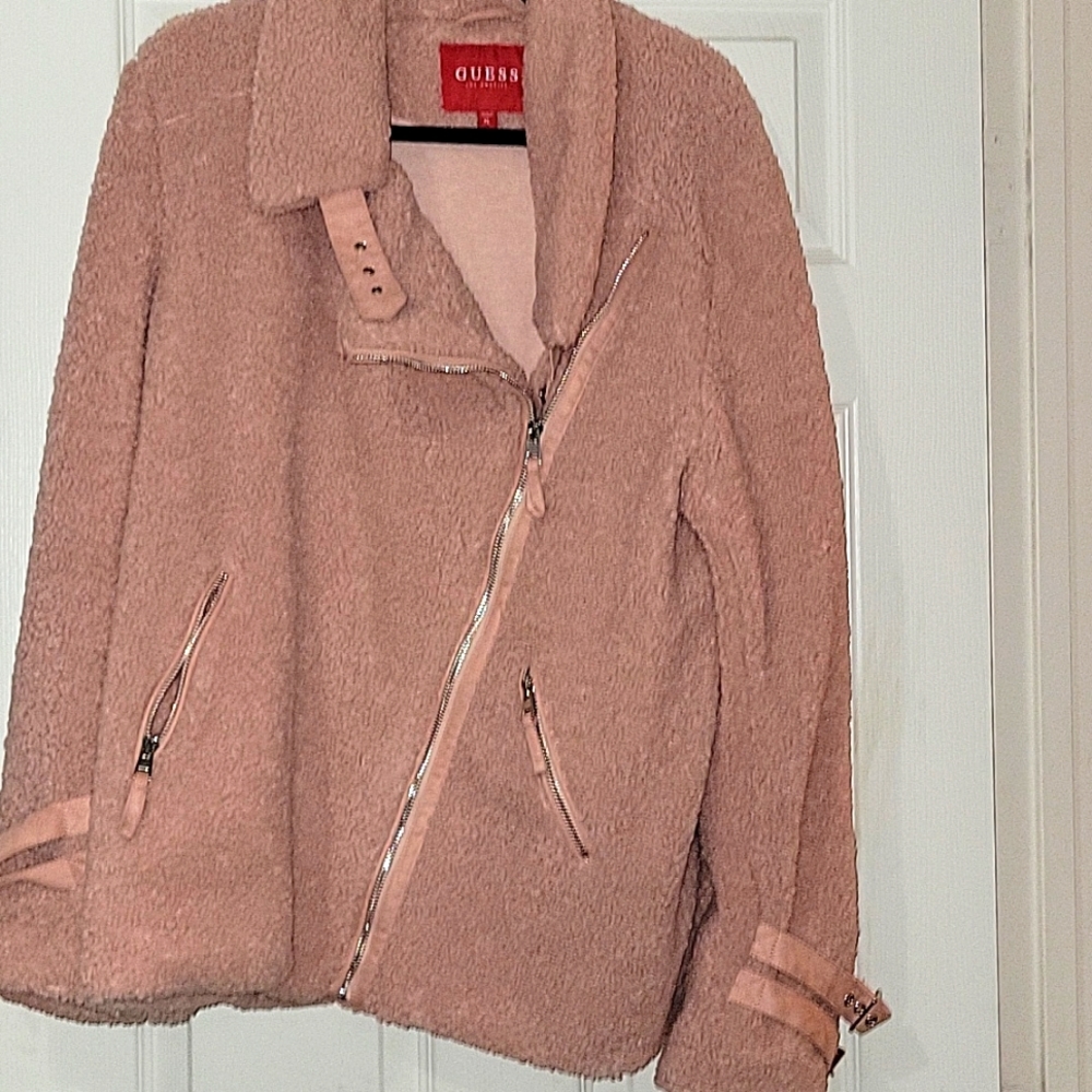 Yes, pink jacket, size extra large.